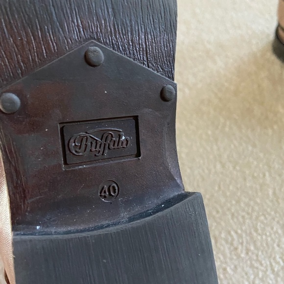 Buffalo London Genuine Leather bootie size 10 , very stylish well made shoe - Picture 4 of 4